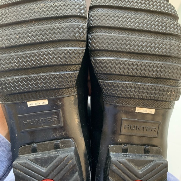 Hunter Original Tall Gloss Black Rain Boots (Size8/39) & Black Knee High Socks - Picture 8 of 16